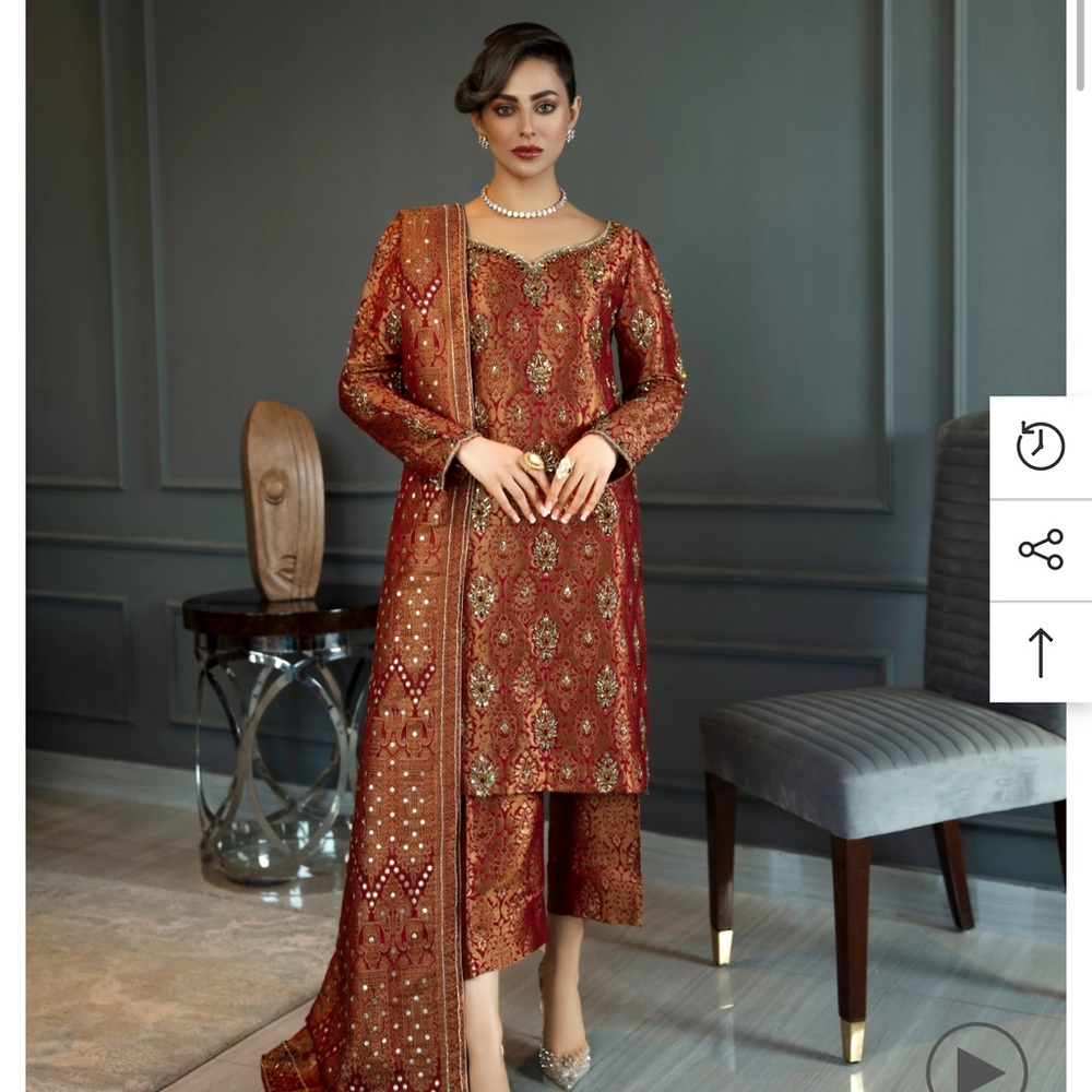 In Search of this dress! Not for sale.